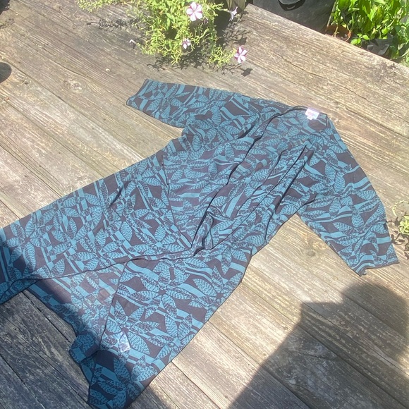 Lularoe Shirley Kimono cover up green black semi-sheer tropical floral sz Medium - Picture 3 of 10